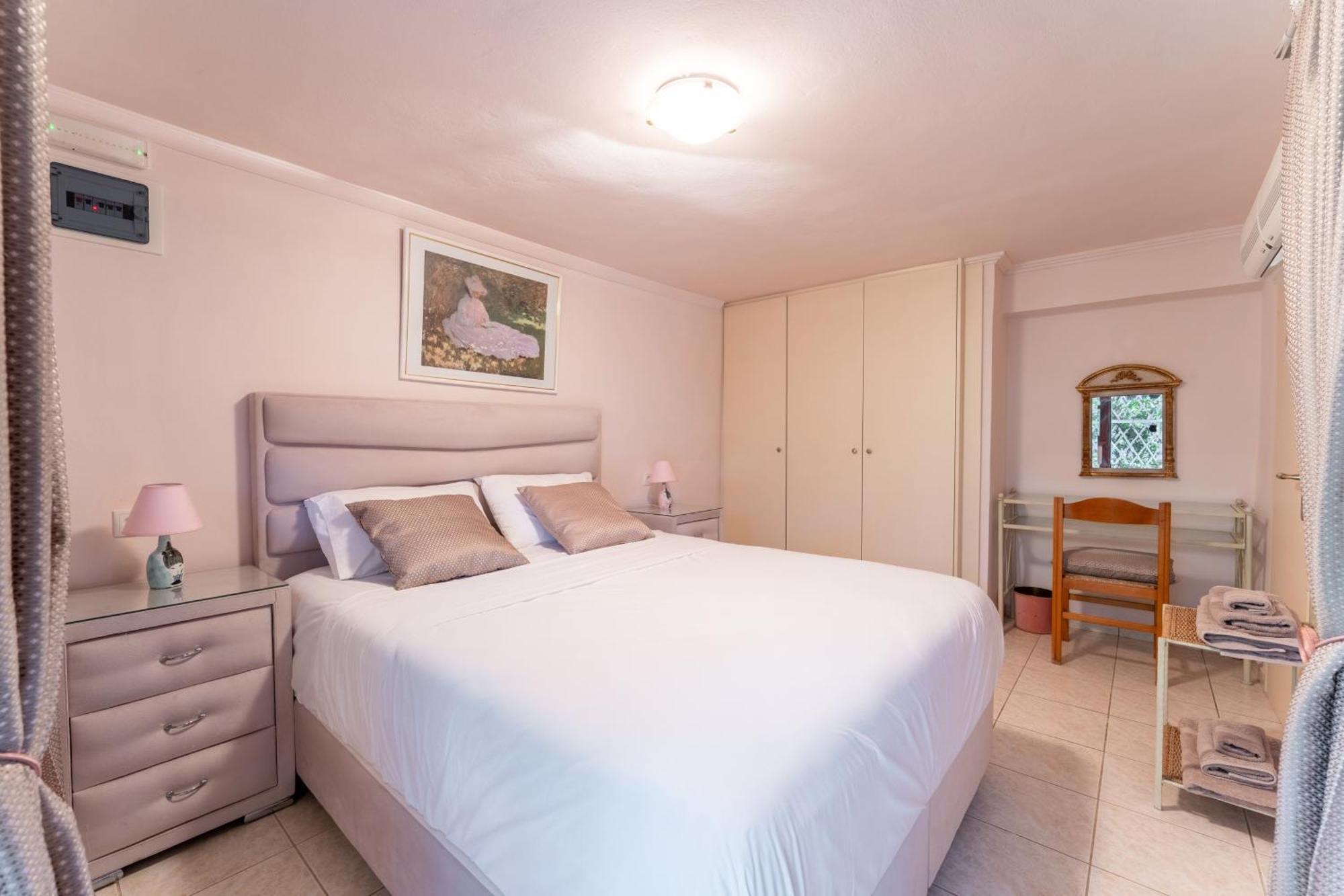 The House Of Gratitude - Poolside Retreat Villa Loutra Oraias Elenis Ngoại thất bức ảnh