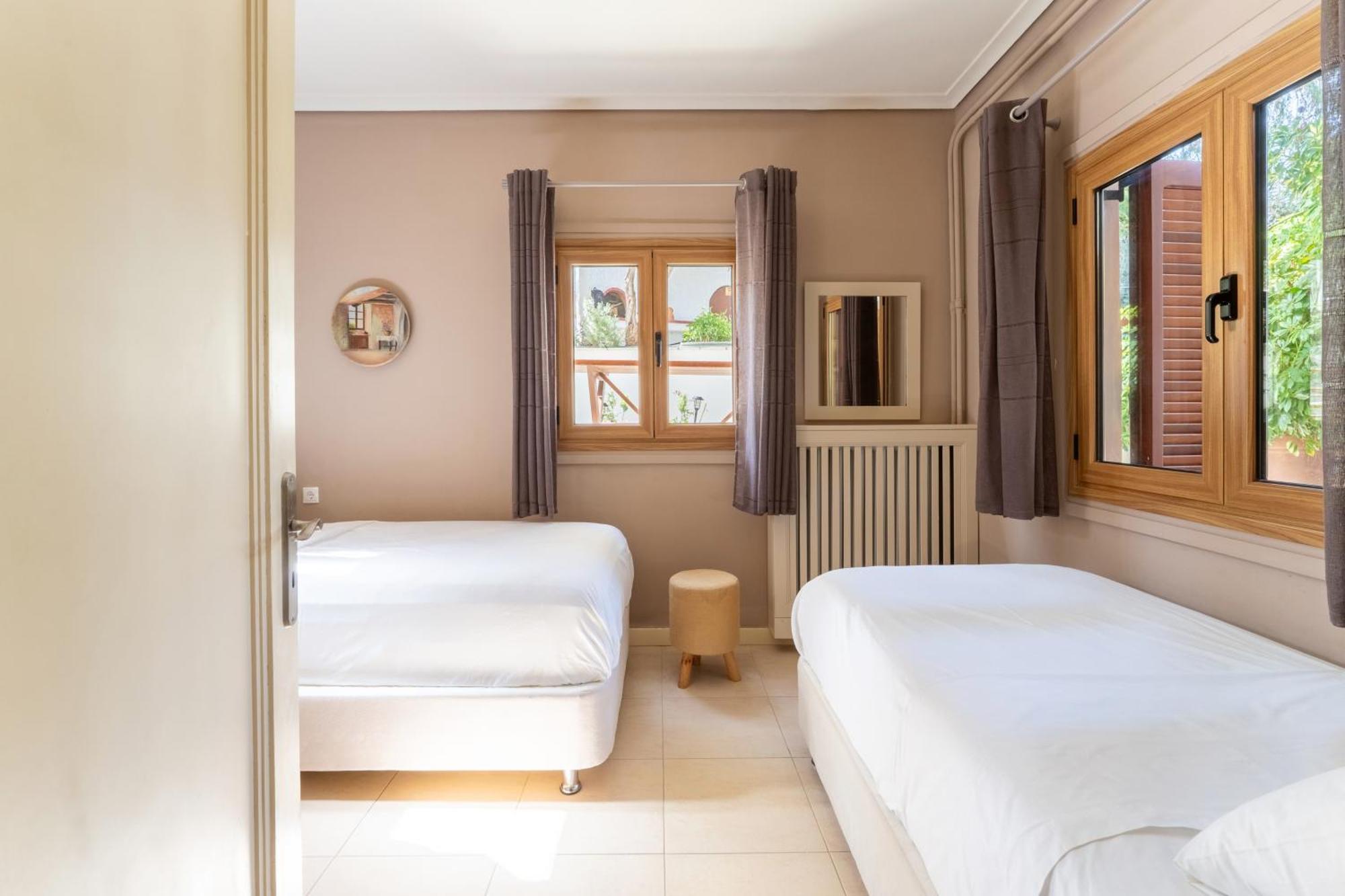 The House Of Gratitude - Poolside Retreat Villa Loutra Oraias Elenis Ngoại thất bức ảnh