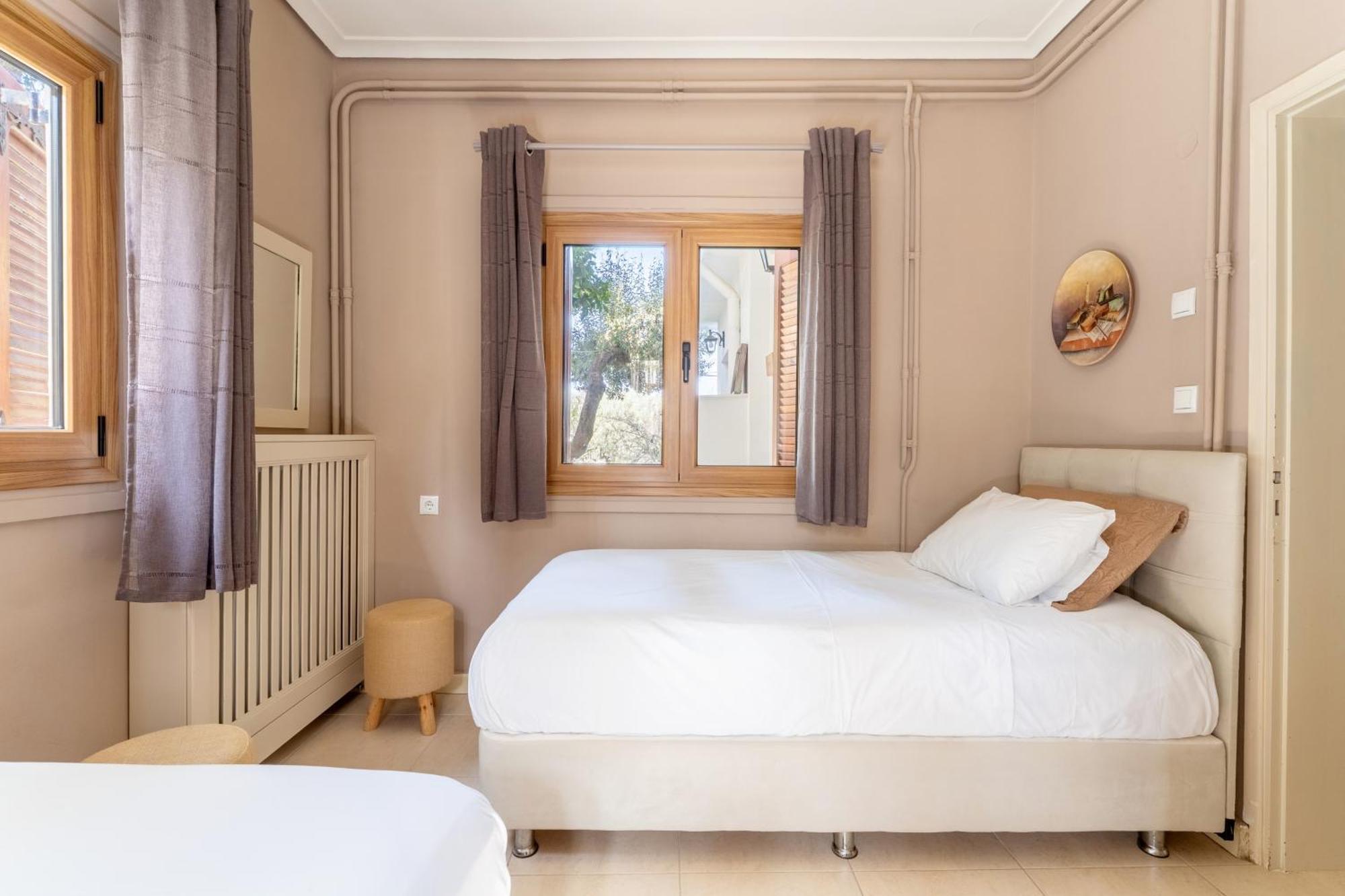 The House Of Gratitude - Poolside Retreat Villa Loutra Oraias Elenis Ngoại thất bức ảnh