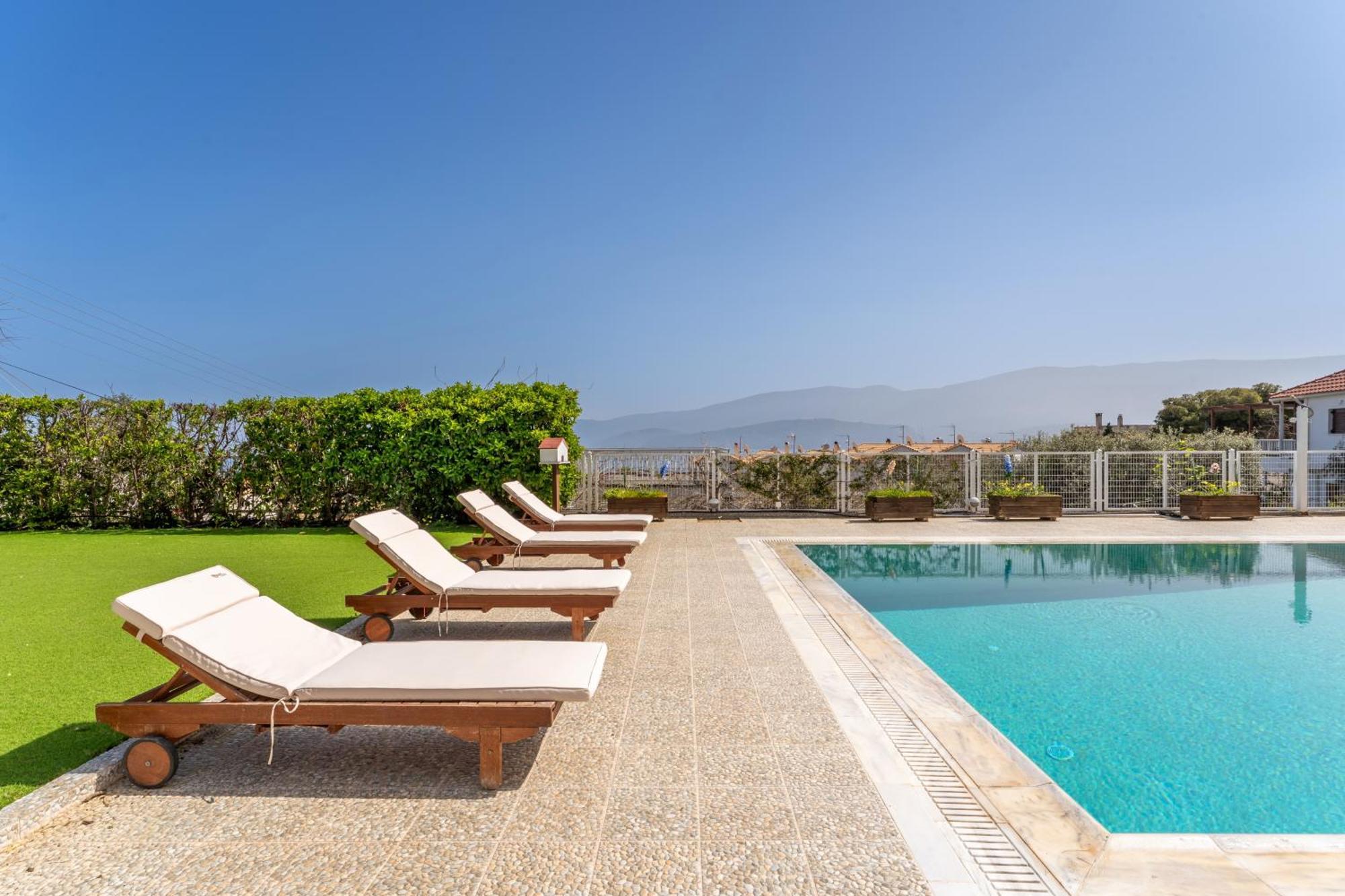 The House Of Gratitude - Poolside Retreat Villa Loutra Oraias Elenis Ngoại thất bức ảnh